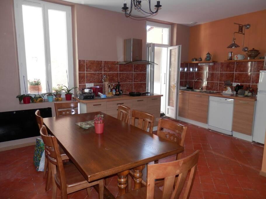 Appartement Spacieux Avec Grand Patio, 1Er Etage Sigean Exterior photo